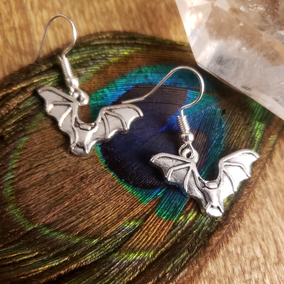 Vampire BAT earrings ~Gothic~Horror~Dracula~Halloween Jewelry~Goth~Witchy~Vamp - Picture 6 of 11
